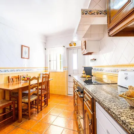 Fantastic Villa With Heatable Pool Jacuzzi And Bbq Portimão